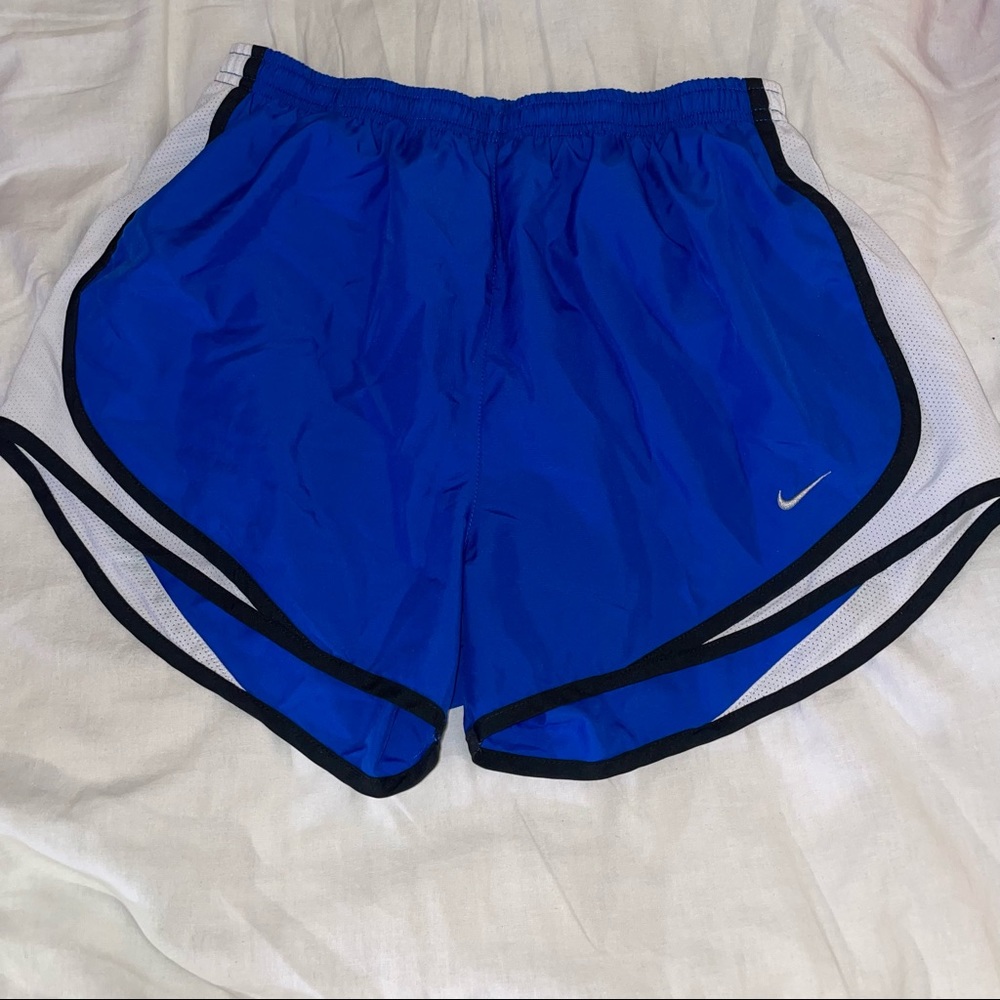 NIKE - running shorts